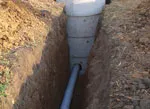 На какую глубину закапывать канализационную трубу в грунт