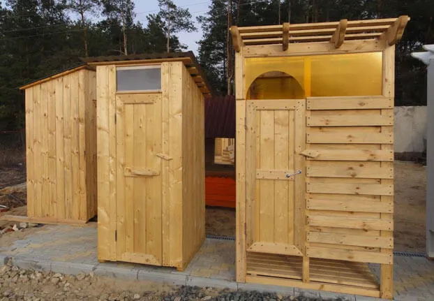 Дачные туалеты из минибруса — недорого и практично